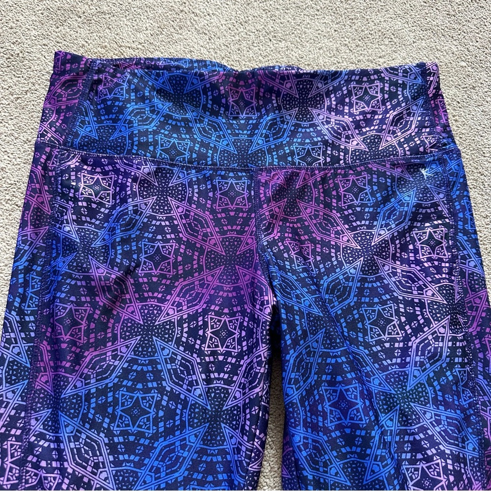 Colorful Patterned Yoga Capris - Picture 6 of 6
